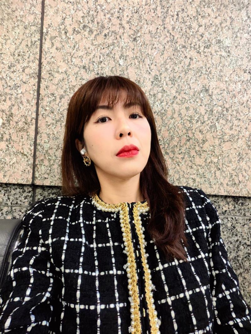 李怡貞律師也說，陳佩琪文章中的檢察官她自己遇過，很兇講話很直，但是辦案很認真，更何況搜索的理由也不需要跟證人講啊。（圖／翻攝自李怡貞臉書）