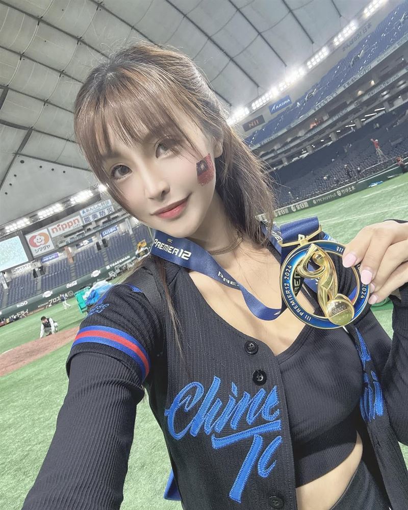 林倪安進入東京巨蛋拿獎牌拍照。（圖／翻攝自IG @nianlin）