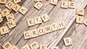 雖被動式平衡型ETF具備資產分散與便捷配置之優點，但投資人仍應注意股票市場、債券市場皆會受經濟情勢、利率變動、信用風險等影響，價格可能出現波動。且股債配置雖可降低單一資產類型之風險，然而並非保證低風險。（示意圖/ PIXABAY） 