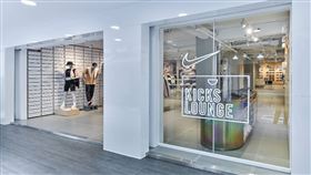 士林夜市 NIKE專賣店 Nike Kicks Lounge 摩曼頓大南一店。（圖／翻攝自Google Map）
