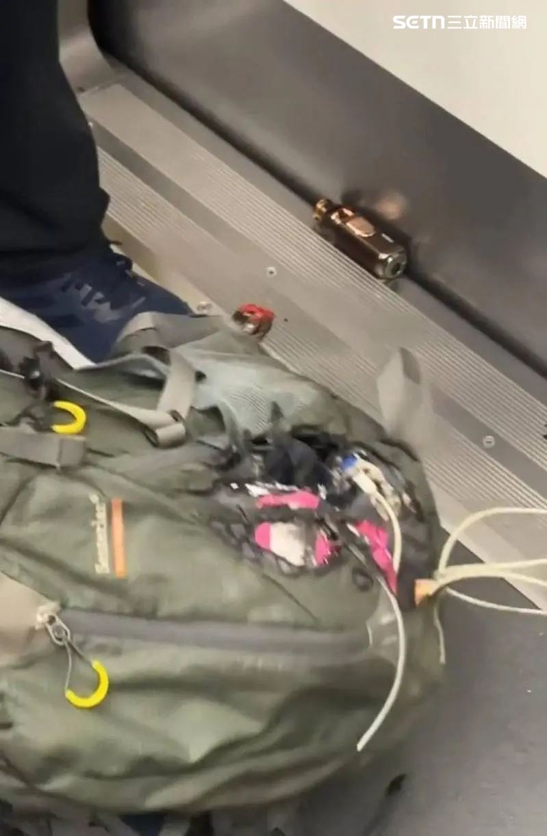 行動電源竟與打火機放在同一個置物位置，該起意外再度引發外界關注行動電源安全問題。(圖/翻攝香港01)