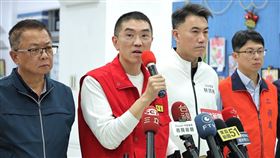 基隆市長謝國樑與立委林沛祥及台灣自來水公司在12/2晚間，說明最新水情與供水風險。（圖／翻攝自基隆市政府網站） 