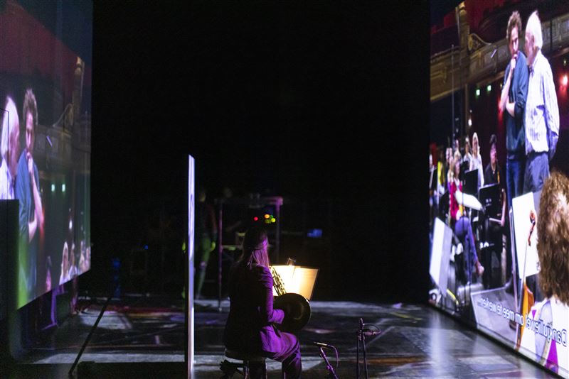 2025 NTT 遇見巨人—比利時紀錄劇場 柏林《柏林製造》_比利時紀錄劇場柏林(BERLIN)擅長將紀錄電影和劇場元素融合在一起，整合出多維度空間。（圖／臺中國家歌劇院提供）