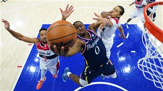 麥克西（Tyrese Maxey）第三節轟20分，整場比賽攻下全場最高35分。（圖／美聯社／達志影像）