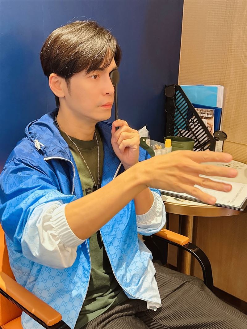 Gino因為乾燥症眼睛一半以上都很乾燥，飽受困擾多年。（圖／翻攝自IG）