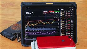 台股主動式ETF年底火力全開！LINE Bank集結台新、復華、群益、第一金4檔ETF線上開募，主打AI科技、成長股、趨勢選股等策略。申購平台最快3分鐘搞定，掌握金馬年行情第一波布局良機。投資門檻低、彈性高，搶攻年終財富翻倍機會。（示意圖／PIXABAY）