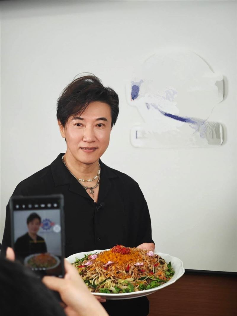 陳鴻最熟悉、也最牽掛的家鄉味，就是新竹炒米粉。(圖／陳鴻提供)