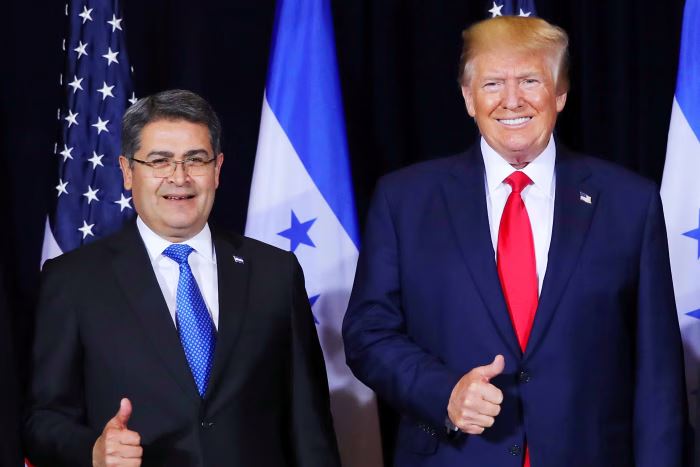 川普1日晚間正式特赦宏都拉斯前總統葉南德茲，葉南德茲已出獄。（圖／翻攝自X平台 @KobeissiLetter）