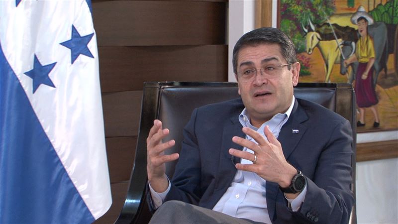 葉南德茲是因犯下嚴重毒品犯罪遭判45年，美國官方針對他的調查甚至從川普第一任期之前數年就開始了。（圖／翻攝自X平台 @dadams7308）