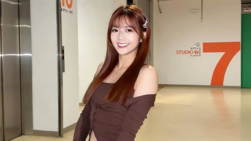 樂天女孩邊開車邊化妝挨轟 親上火線道歉