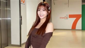 樂天女孩邊開車邊化妝挨轟　親上火線道歉