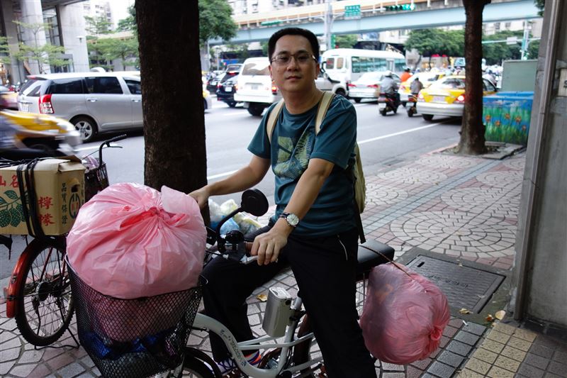 486先生今(3)天發表長文《我居然是超級富豪?審視我的人生資產負債表》。(圖/翻攝486先生臉書)