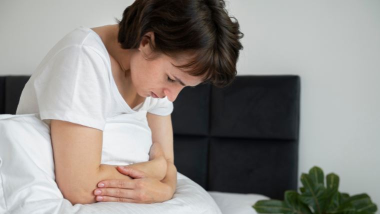 別再忍受冰冷！中醫推崇的「暖腹」保養，讓妳的貼身衣物為妳撐腰