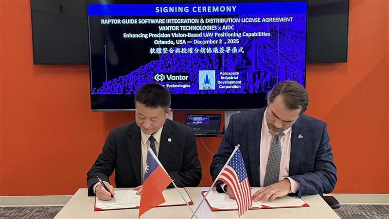 漢翔與美國Vantor簽署Raptor Guide技術授權，導入無需GPS也能絕對定位的精準導航技術，定位誤差低於7公尺，符合國防部對抗干擾、量產化無人機需求，未來將整合至漢翔自研平台，打造台灣無人機韌性導航生態系。（圖／漢翔提供）