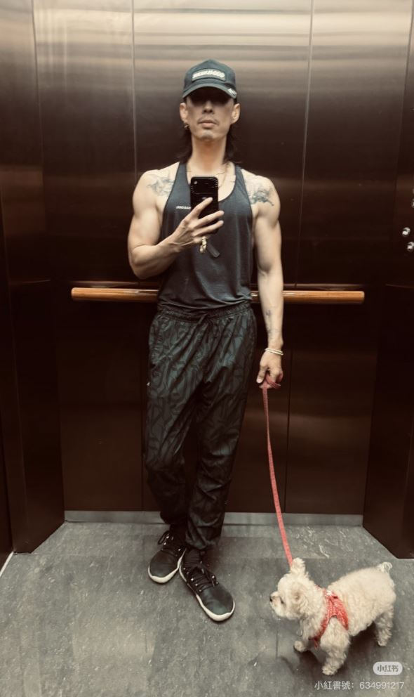 吳建豪近年健身有成，但因拍照模樣暴瘦引起關注。（圖／翻攝自吳建豪IG、小紅書）