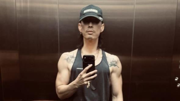 吳建豪近年健身有成，但因拍照模樣暴瘦引起關注。（圖／翻攝自吳建豪IG、小紅書）