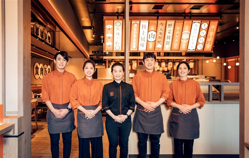 王品集團表示，為因應尾牙活動，這次除了百貨商場13個門店，其餘全台門店都會在18日公休，且準備179輛遊覽車，把全台各地的員工帶來參加。（圖／王品集團提供）