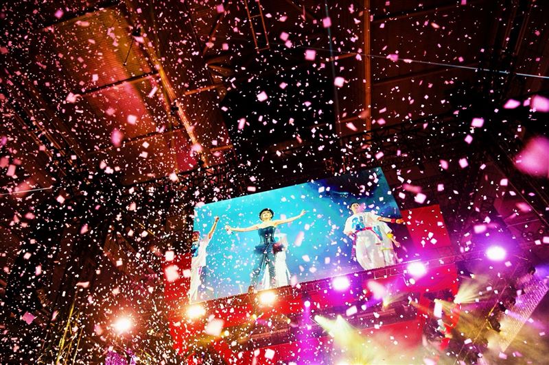 《濱崎步的秘密》真實續集版震撼登場，崎步用空場之夜證明什麼是巨星。（圖／翻攝自《濱崎步的秘密》、翻攝自濱崎步臉書《浜崎あゆみ（ayumi hamasaki）》）