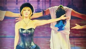 《濱崎步的秘密》真實續集版震撼登場，崎步用空場之夜證明什麼是巨星。（圖／翻攝自《濱崎步的秘密》、翻攝自濱崎步臉書《浜崎あゆみ（ayumi hamasaki）》）