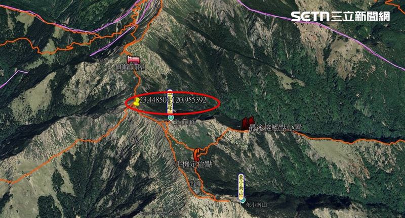 團員想折返尋人，礙於地板結冰作罷，趕緊報案求助。（圖／翻攝畫面）