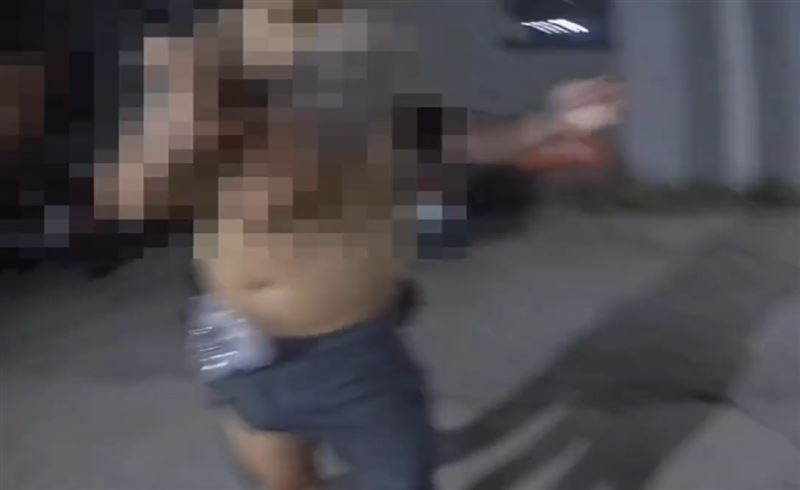 陳姓男子在泳池開槍未遂，走到停車場開始叫囂、砸車。(圖／翻攝畫面)