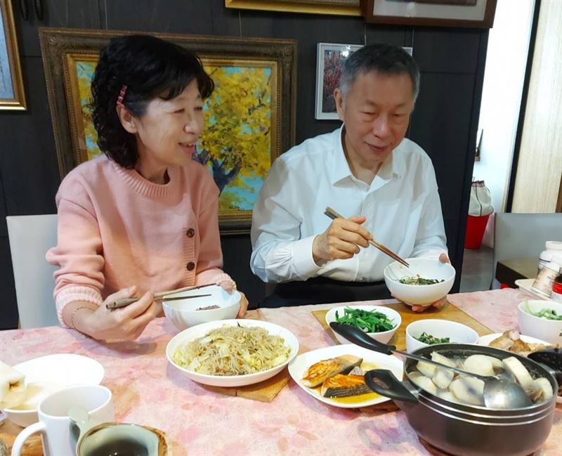 陳佩琪說，柯文哲被搜到女星清涼照、women夾，她不在意，而總統賴清德「案底不少」，搞不好也有清涼照、women夾。（圖／翻攝自陳佩琪臉書）