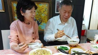 陳佩琪說，柯文哲被搜到女星清涼照、women夾，她不在意，而總統賴清德「案底不少」，搞不好也有清涼照、women夾。（圖／翻攝自陳佩琪臉書）