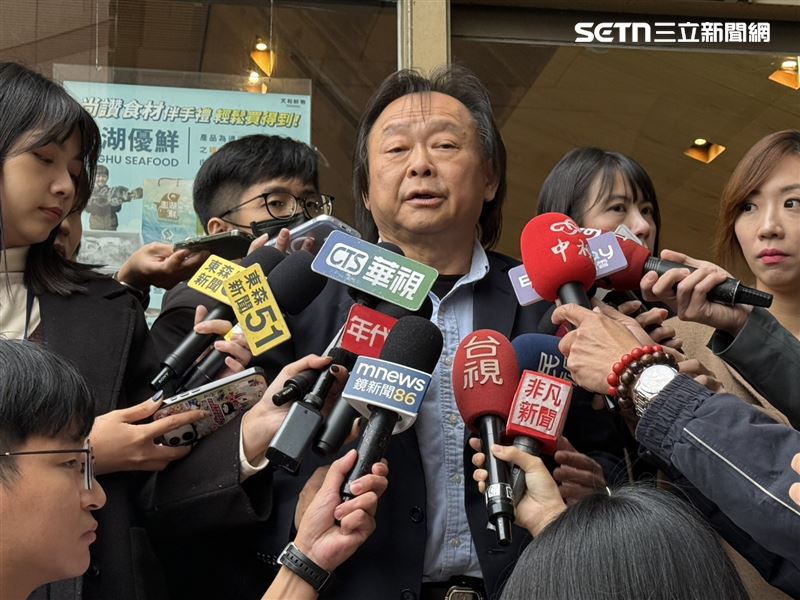 民進黨立委王世堅出席中常會前受訪(圖/記者劉秀敏攝影)