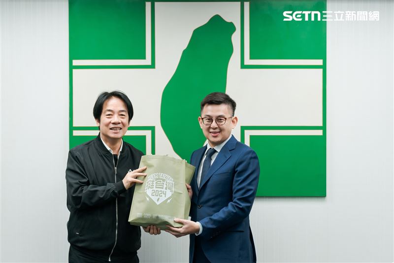 卓冠廷辭去民進黨發言人，全力投入議員選戰（圖／翻攝自卓冠廷臉書）