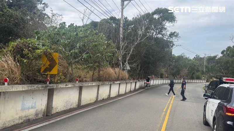 台中南屯區發生離奇死亡案件，男子全身是血，倒臥草叢內慘死。（圖／翻攝畫面）