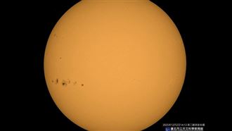 10年來最巨太陽黑子群現身！恐掀地磁風暴