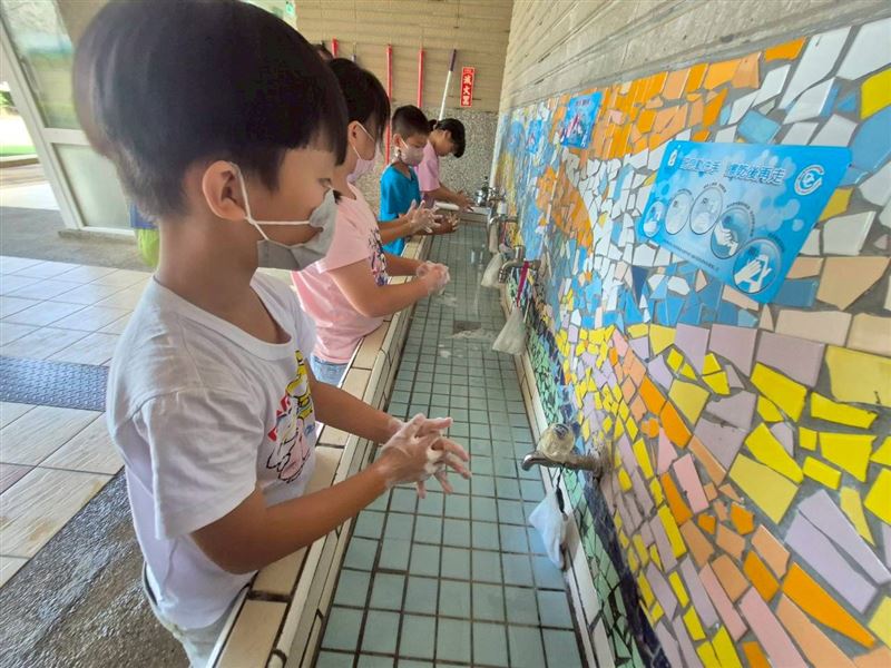 腸病毒外秋冬亦為流感好發季節，應堅守「生病不上學」的原則。（圖／桃園電子報提供）