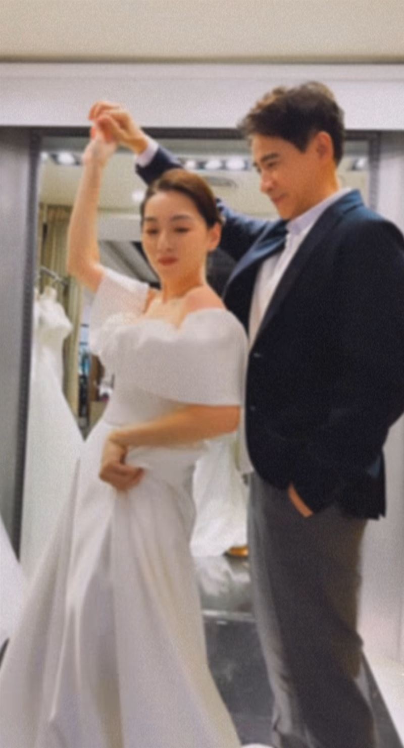 賴芊合穿禮服熱舞翁家明。（圖／翻攝自賴芊合IG)