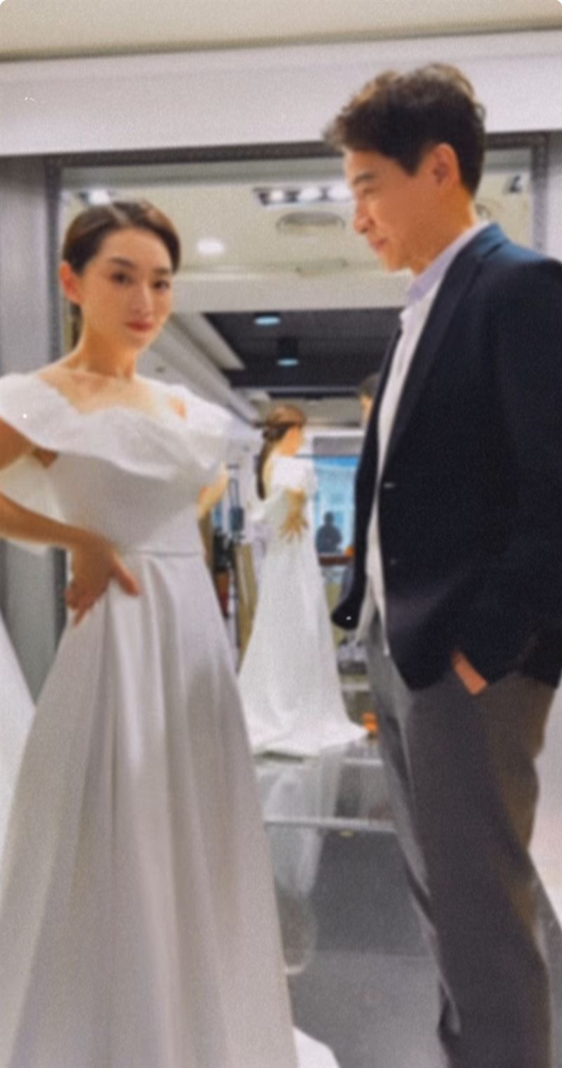 賴芊合穿禮服熱舞翁家明。（圖／翻攝自賴芊合IG)