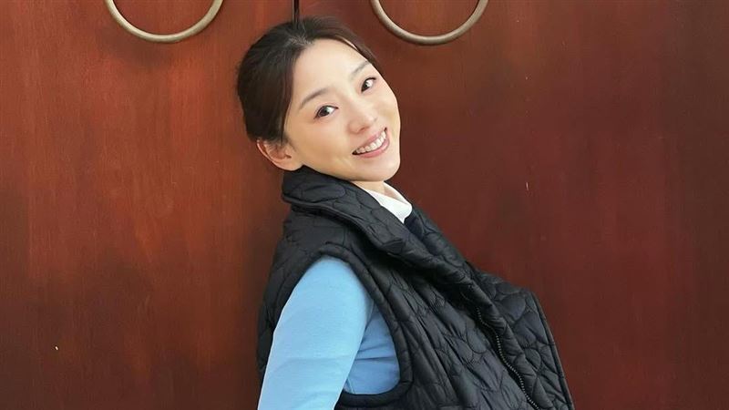 戎祥離世！愛妻賴芊合穿禮服緊黏大咖男星