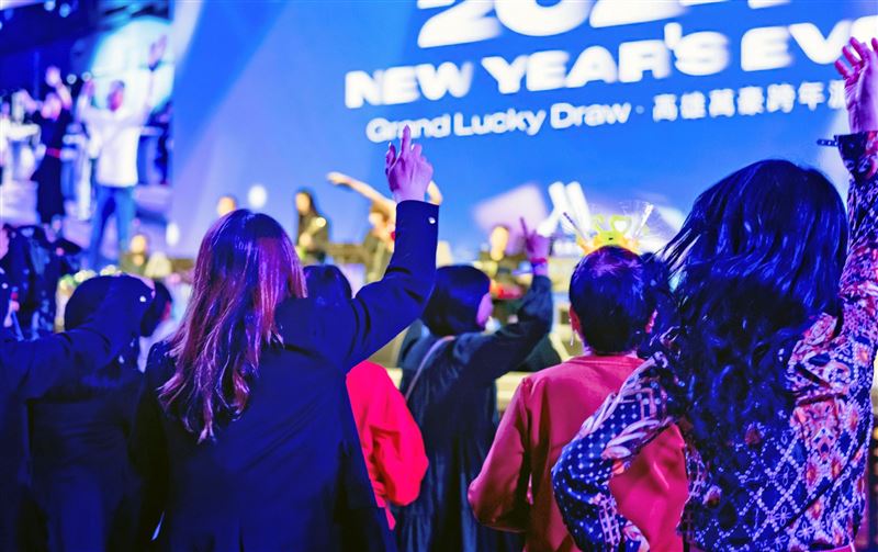 高雄萬豪酒店跨年催生南台灣最華麗跨年夜，邀民眾共度一場好聽、好吃又好玩的夢幻跨年夜。（圖／飯店旅宿業者提供）