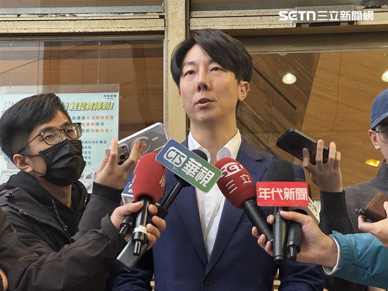 民進黨發言人吳崢直言，牛煦庭的發言凸顯出，所謂的「九二共識」有習近平版本跟國民黨版本，兩個版本不同的東西怎麼能叫共識？（圖／記者劉秀敏攝影）