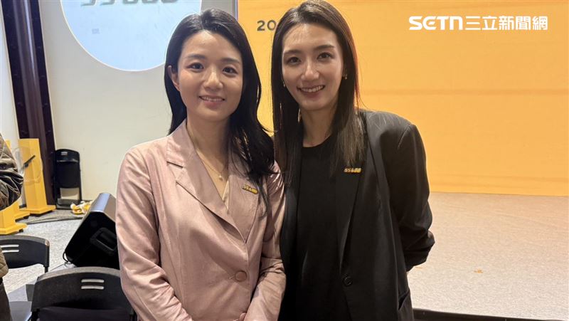 品牌發言人林念穎（右）是三姐弟中最晚加入集團的成員，今日首度在正式場合亮相，並與姊姊執行長林念臻合影。（圖／記者李育道攝影）