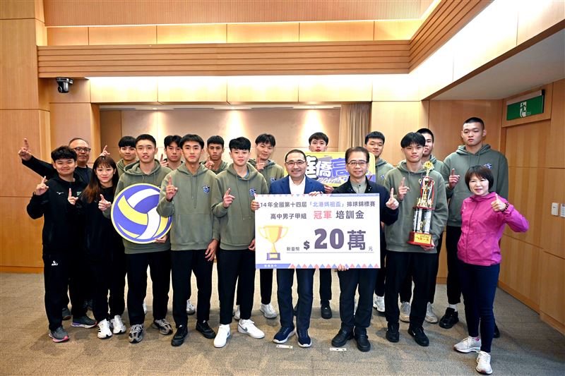 華僑高中全勝封王！橫掃北港媽祖盃排球賽，勇奪男子甲組冠軍。（圖／新北市政府提供）