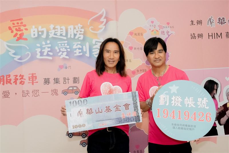 顏志琳（左）曾在涼山特勤隊服役，尤秋興（右）則是裝甲兵。（圖／華山基金會提供）