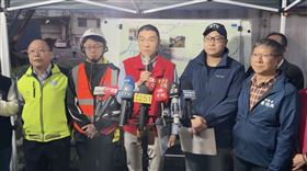 基隆河,油污,基隆市府,台水,自來水公司,基隆市長謝國樑,基隆市府工務處長簡翊哲,自來水公司總經理李丁來（綠衣）（圖／翻攝畫面）