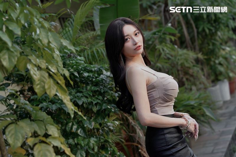 祈錦鈅接受三立新聞網專訪，分享演藝生活近況。（圖／記者趙于瑩攝影）