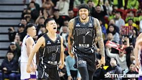 TPBL例行賽，台北戰神洋將洛夫頓投進三分球。（圖／記者劉彥池攝影）