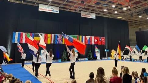 瑞莎領體操小將奪金牌　台灣國旗飄揚德國