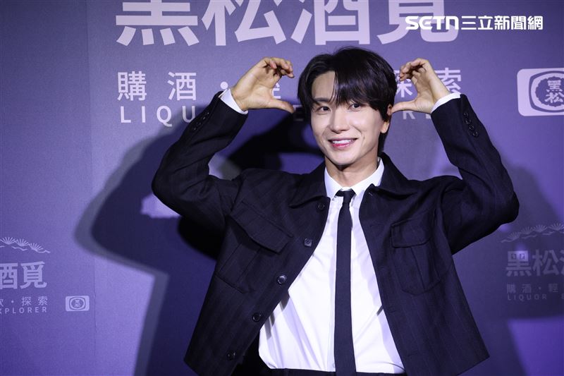 利特趕場活動，每場愛心手勢都不同。（圖／記者鄭孟晃攝影）