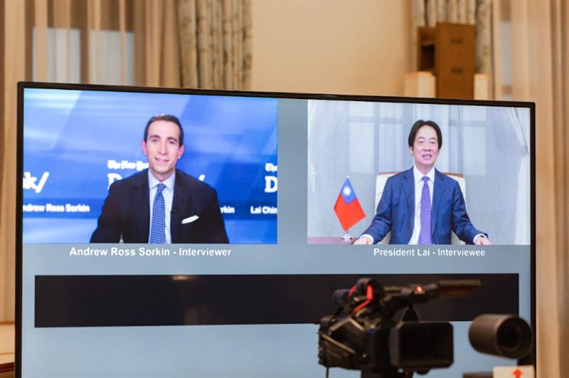 賴清德登上紐時DealBook高峰會，透過視訊方式接受專訪。（圖／總統府提供）