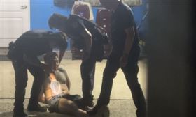 陳姓男子辯稱吸毒後神智不清，沒有殺害及傷人意圖，台中地院裁定羈押禁見3個月。(圖／翻攝畫面)