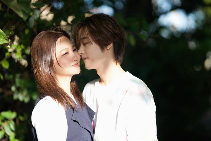 網紅夫妻檔「那對夫妻」Nico與Kim經常在社群分享與一雙子女的甜蜜互動。（圖／翻攝自臉書）