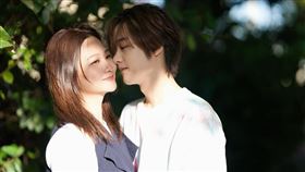 網紅夫妻檔「那對夫妻」Nico與Kim經常在社群分享與一雙子女的甜蜜互動。（圖／翻攝自臉書）