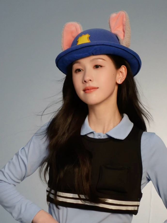 陳都靈微博3日曬出新照。（圖／翻攝自微博）